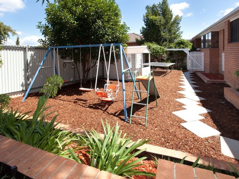 5 Burton Place, Queanbeyan NSW 2620