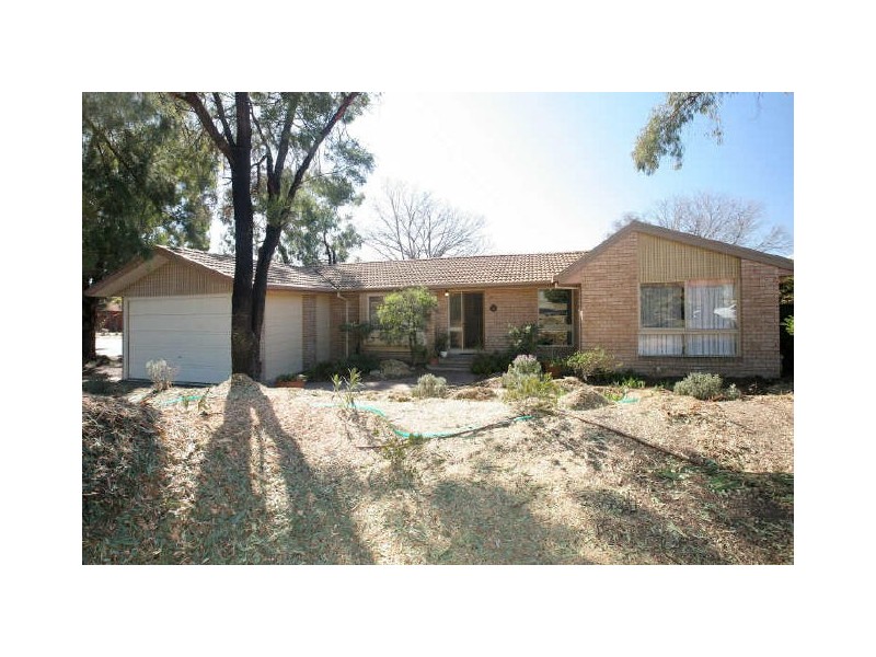 1 McIlveen Place, Oxley ACT 2903