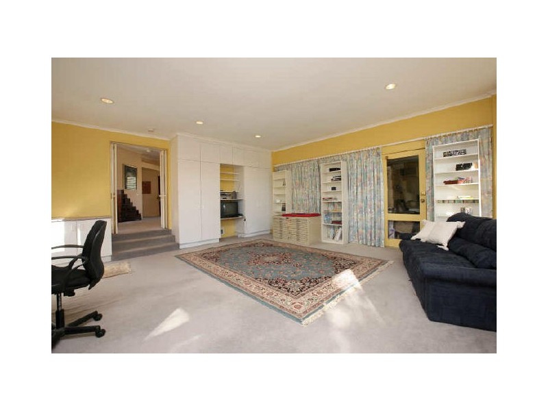 1 McIlveen Place, Oxley ACT 2903