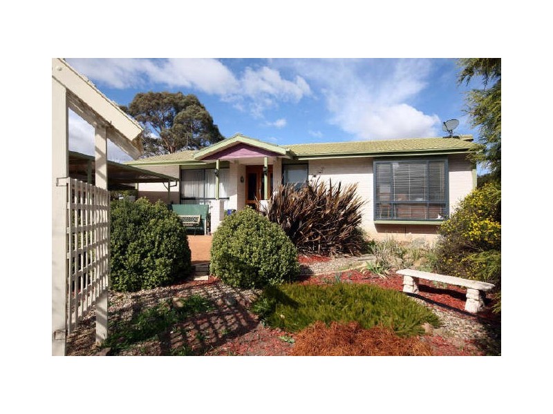 18 McMahon Court, Kambah ACT 2902