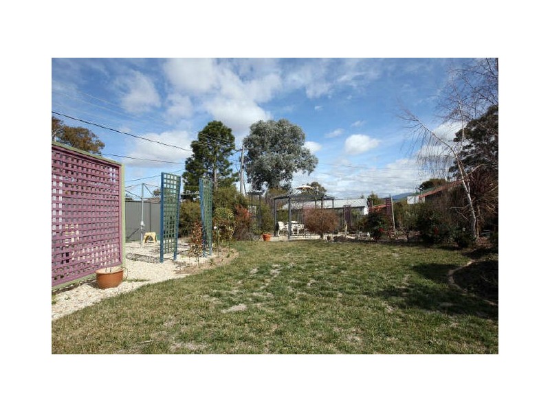 18 McMahon Court, Kambah ACT 2902