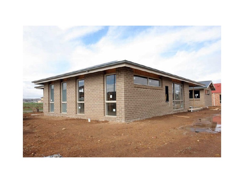 8 Amiet Street, Franklin ACT 2913