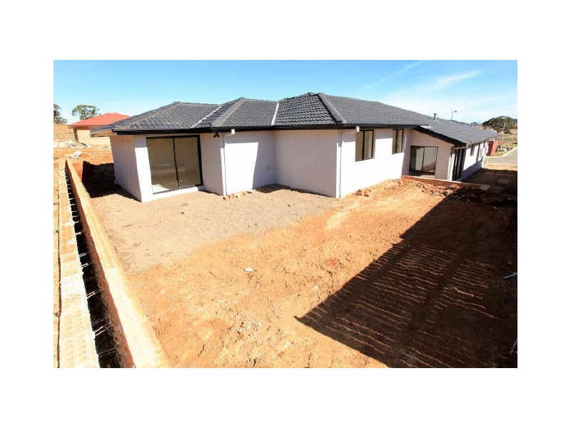 9 Elizabeth Jolley Street, Franklin ACT 2913