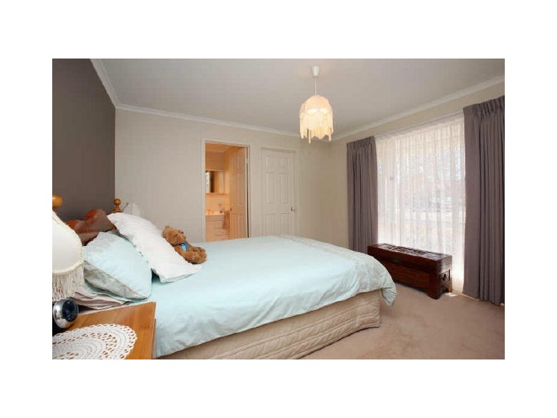 17 Blinkhorn Place, Gordon ACT 2906