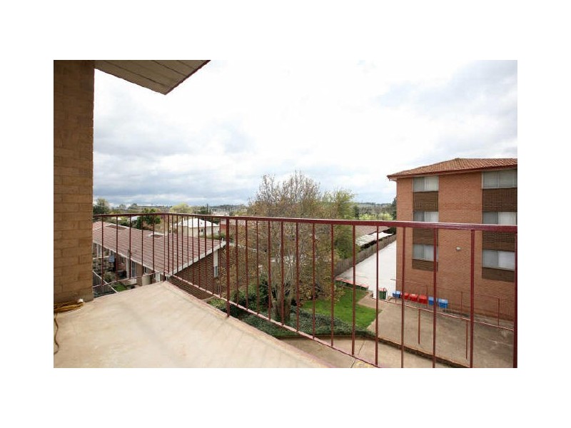 17/104 Henderson Road, Queanbeyan NSW 2620