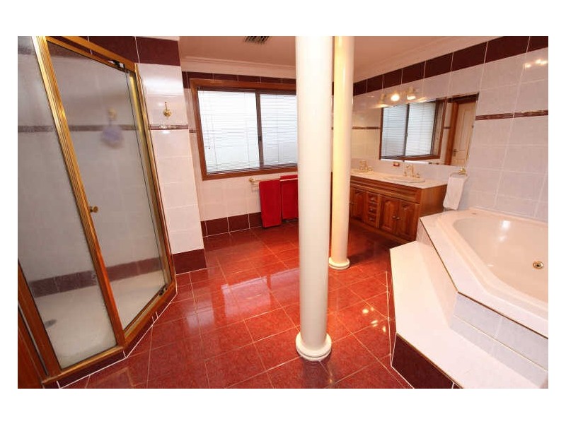 1 Winser Crescent, Kambah ACT 2902