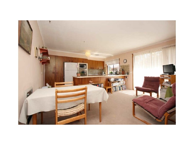 8 Ey Place, Kambah ACT 2902