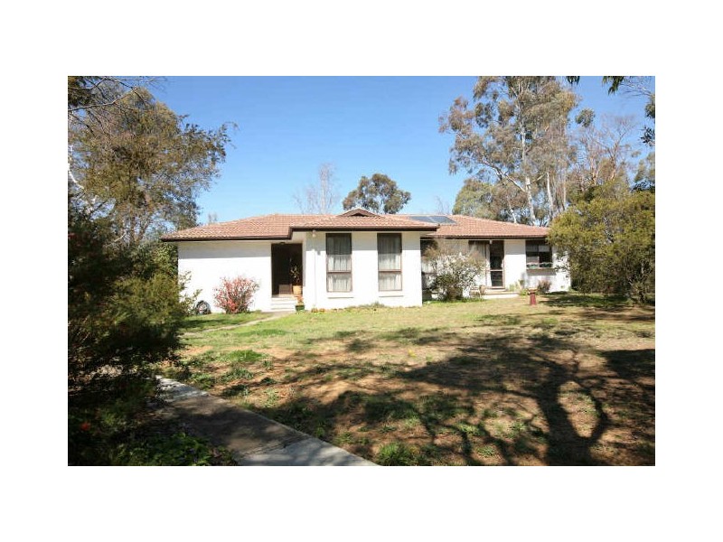 8 Ey Place, Kambah ACT 2902