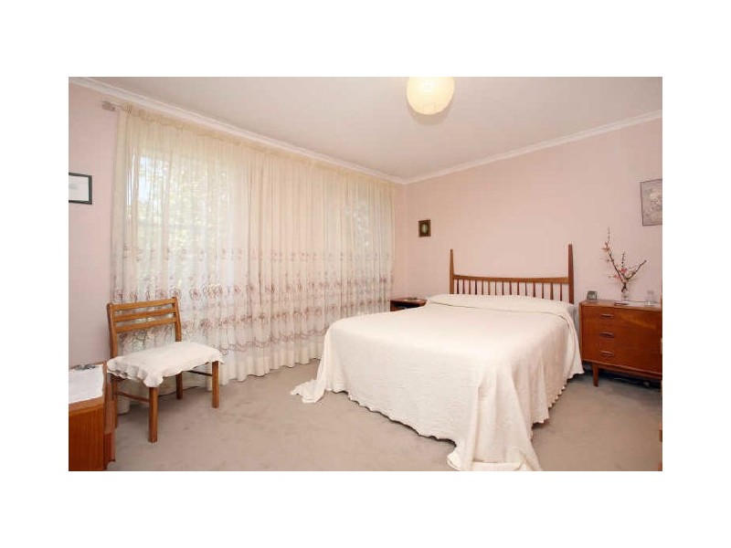 8 Ey Place, Kambah ACT 2902