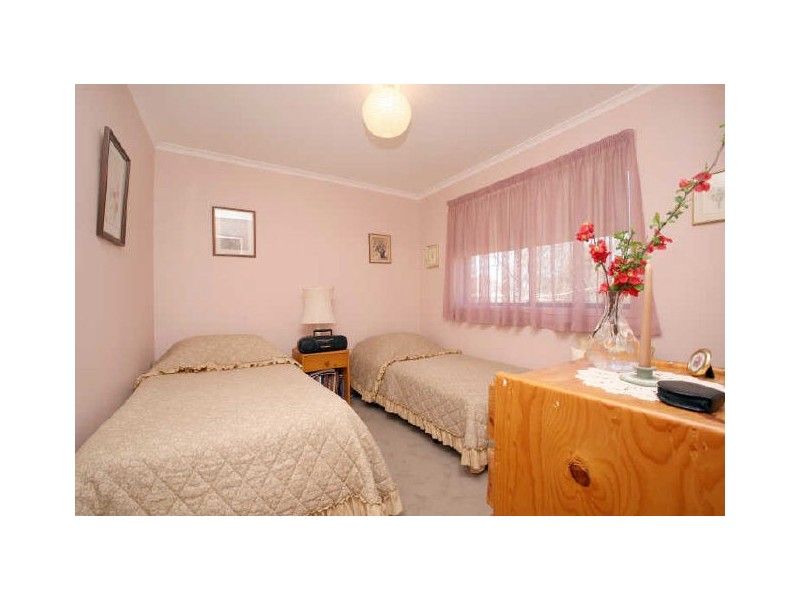 8 Ey Place, Kambah ACT 2902