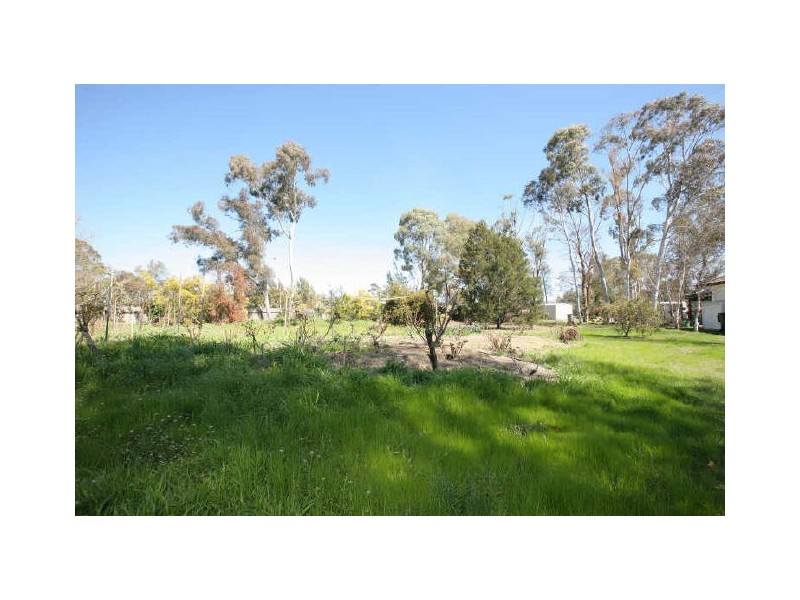 8 Ey Place, Kambah ACT 2902