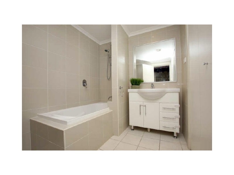 4/120 Athlon Drive, Greenway ACT 2900