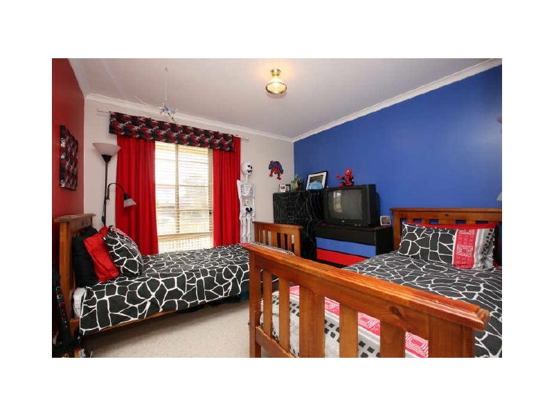 8 Waratah Street, Queanbeyan NSW 2620