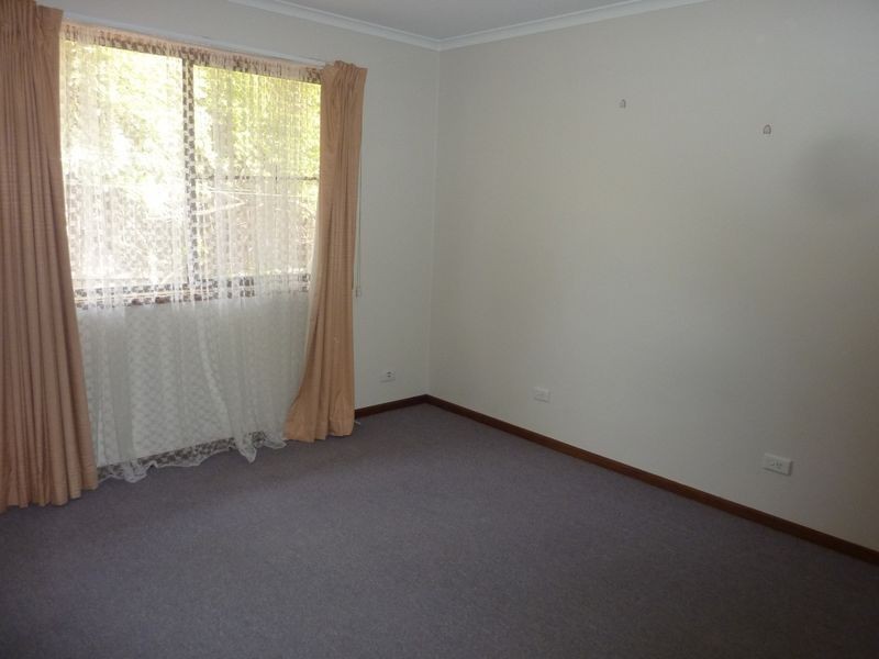 77 Julia Flynn Avenue, Isaacs ACT 2607
