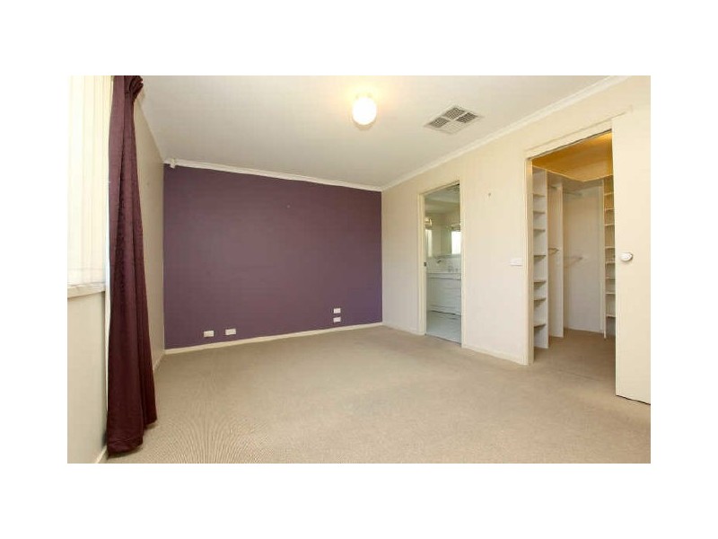 5 Halloran Drive, Jerrabomberra NSW 2619
