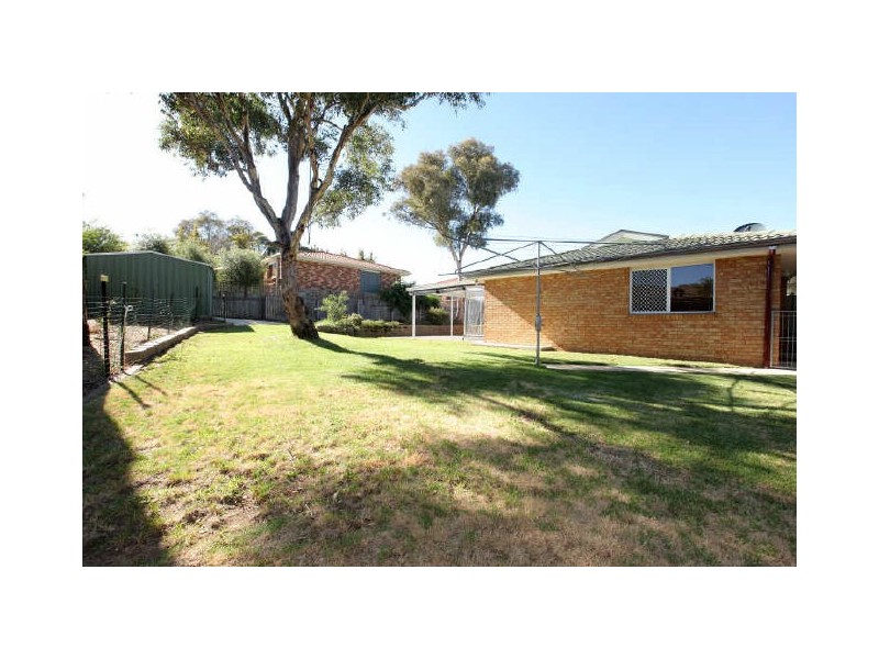 5 Halloran Drive, Jerrabomberra NSW 2619