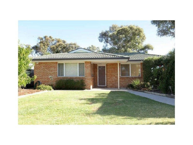 5 Halloran Drive, Jerrabomberra NSW 2619