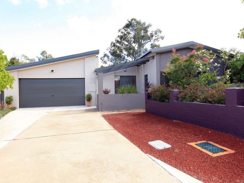 6 Payne Place, Fadden ACT 2904