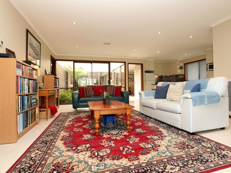 6 Payne Place, Fadden ACT 2904