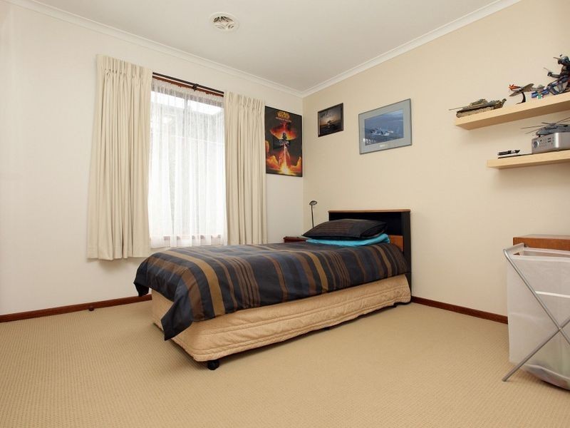 6 Payne Place, Fadden ACT 2904