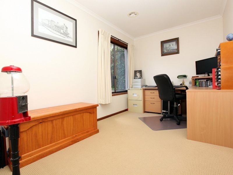 6 Payne Place, Fadden ACT 2904
