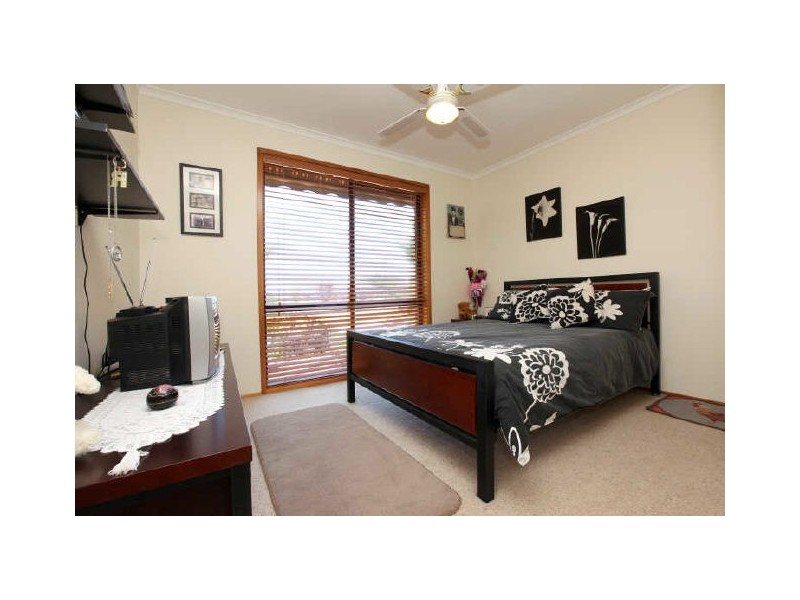 10 Mollee Crescent, Isabella Plains ACT 2905