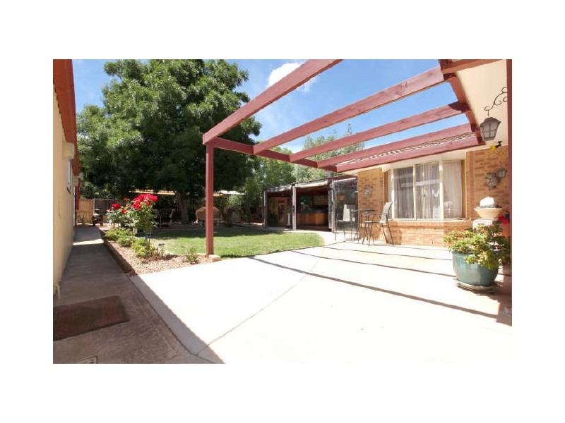 10 Mollee Crescent, Isabella Plains ACT 2905