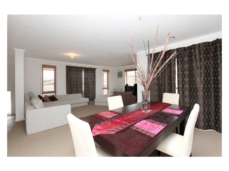 13 Booderee Place, Banks ACT 2906