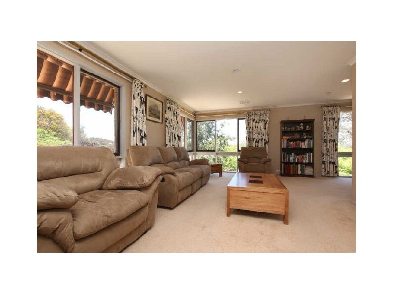 6 Meston Place, Fadden ACT 2904