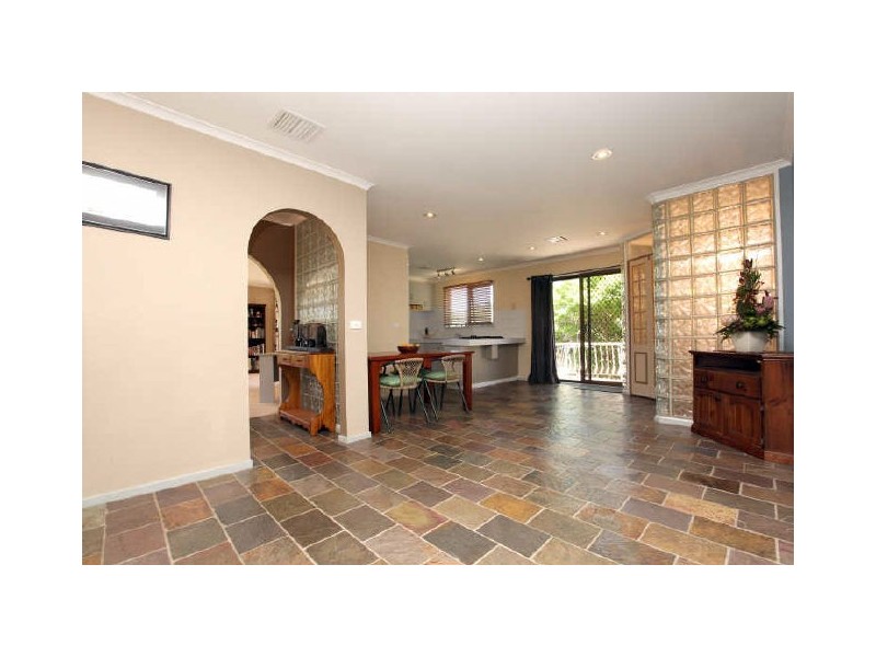 6 Meston Place, Fadden ACT 2904