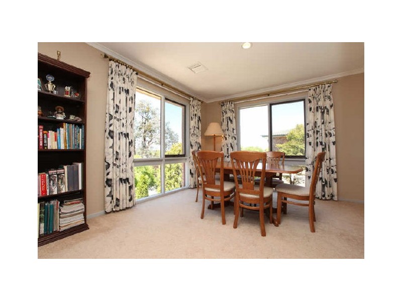 6 Meston Place, Fadden ACT 2904