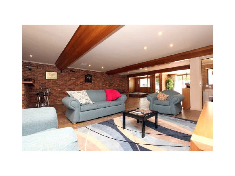 6 Meston Place, Fadden ACT 2904