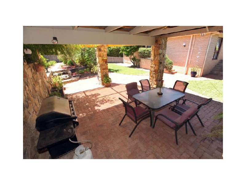 6 Meston Place, Fadden ACT 2904