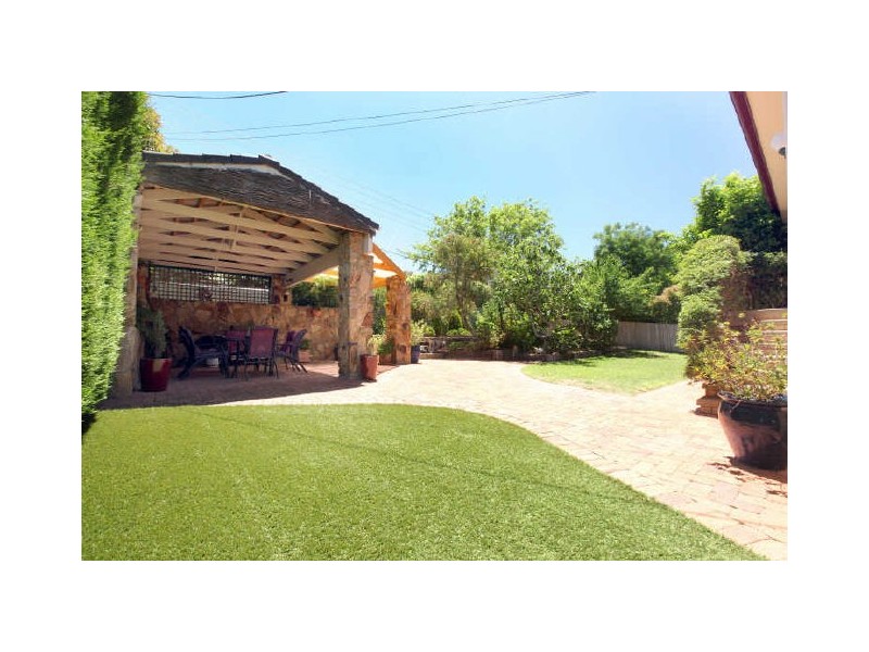 6 Meston Place, Fadden ACT 2904