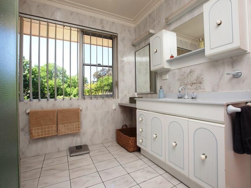 98 Buxton Crescent, Deakin ACT 2600