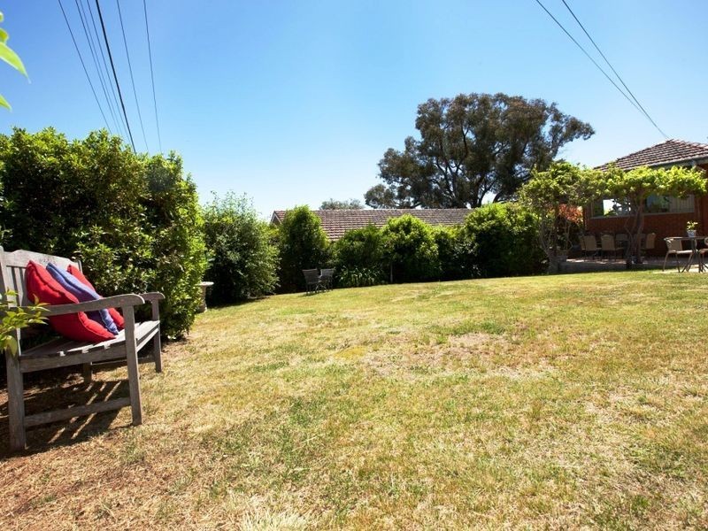 98 Buxton Crescent, Deakin ACT 2600