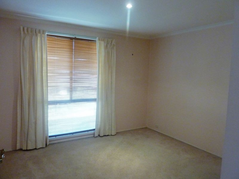 10 Whitfeld Street, Monash ACT 2904