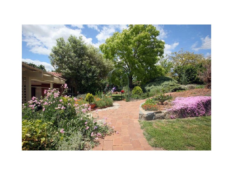6 Bainbridge Close, Chisholm ACT 2905