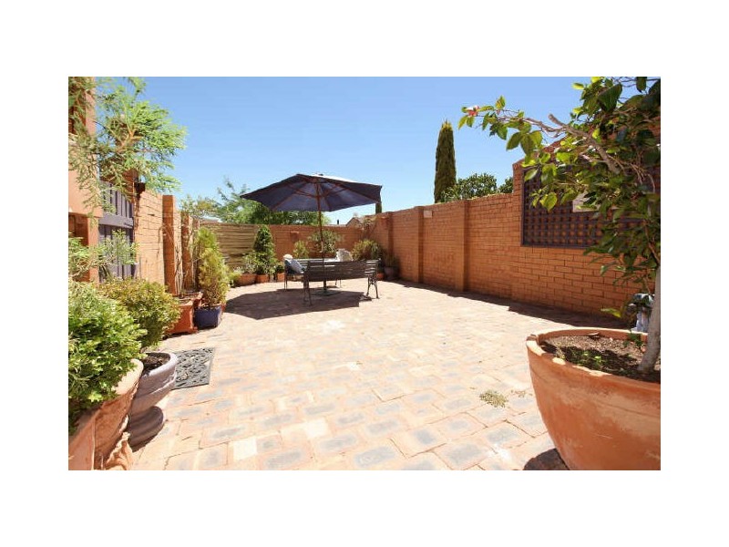 18/22 Namatjira Drive, Weston ACT 2611