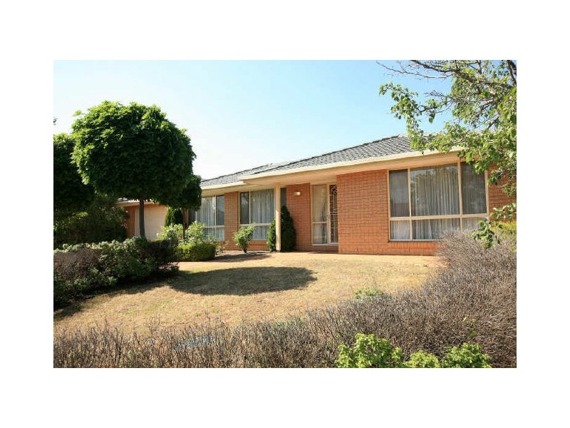 4 Donohoe Place, Gordon ACT 2906