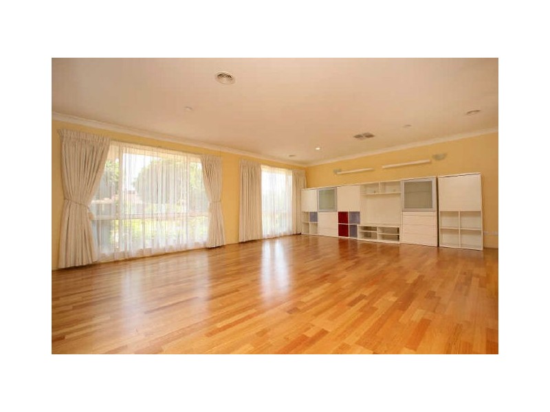 4 Donohoe Place, Gordon ACT 2906