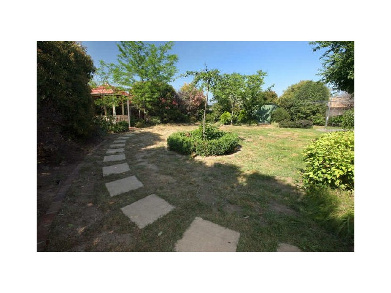 4 Donohoe Place, Gordon ACT 2906