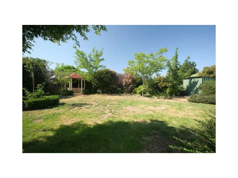 4 Donohoe Place, Gordon ACT 2906