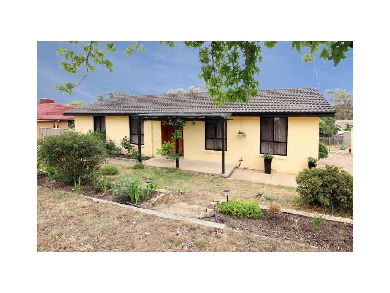 29 Cuthbert Circuit, Wanniassa ACT 2903