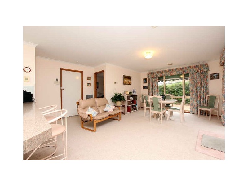 6 Leeper Place, Isaacs ACT 2607