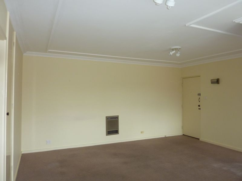 2/13-15 Mowatt Street, Queanbeyan NSW 2620