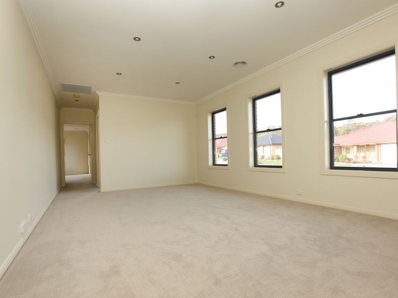 33 Tennyson Drive, Queanbeyan NSW 2620