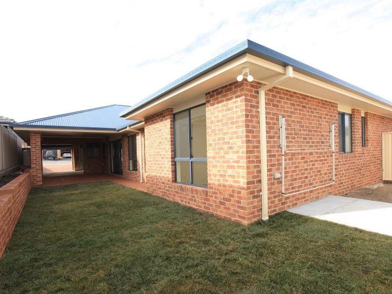 33 Tennyson Drive, Queanbeyan NSW 2620