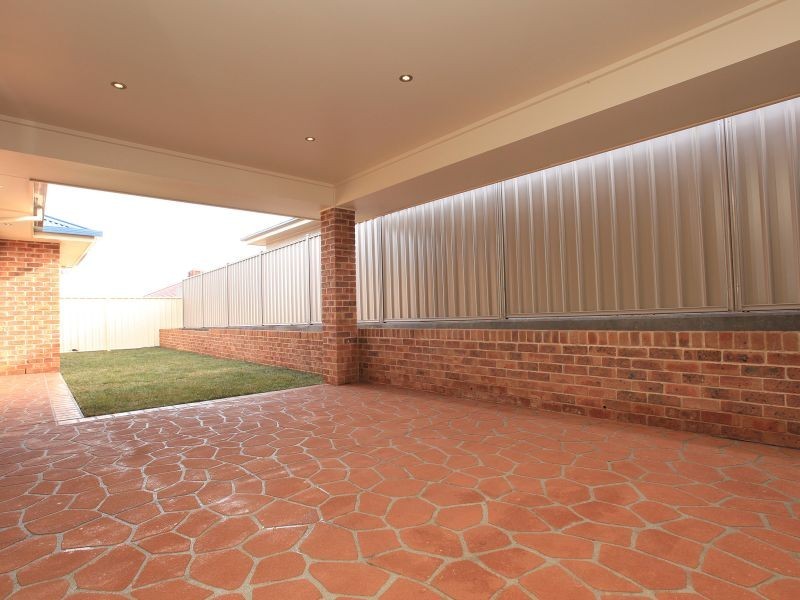 33 Tennyson Drive, Queanbeyan NSW 2620