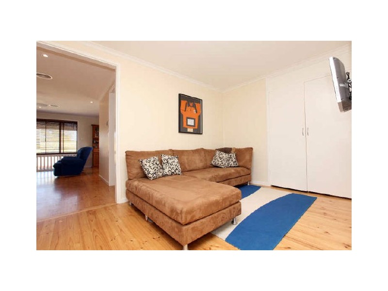 54 Pindari Crescent, Queanbeyan NSW 2620